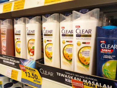 SELANGOR, MALAYSIA -JUNE 6, 2022: Selected focused on the hair shampoo in plastic bottle packaging, on display for sale on the shelves in the supermarket. Tagged with the price tag.