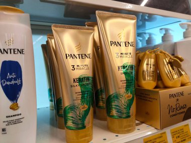SELANGOR, MALAYSIA -JUNE 6, 2022: Selected focused on the hair shampoo in plastic bottle packaging, on display for sale on the shelves in the supermarket. Tagged with the price tag.