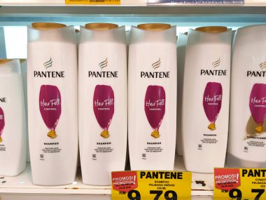 SELANGOR, MALAYSIA -JUNE 6, 2022: Selected focused on the hair shampoo in plastic bottle packaging, on display for sale on the shelves in the supermarket. Tagged with the price tag.