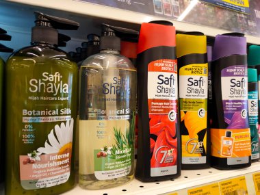 SELANGOR, MALAYSIA -JUNE 6, 2022: Selected focused on the hair shampoo in plastic bottle packaging, on display for sale on the shelves in the supermarket. Tagged with the price tag.