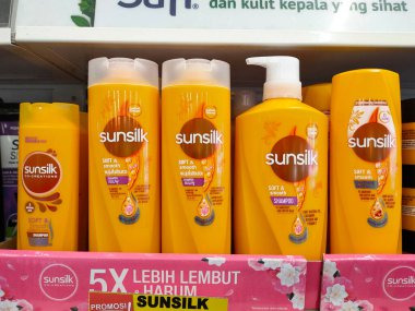 SELANGOR, MALAYSIA -JUNE 6, 2022: Selected focused on the hair shampoo in plastic bottle packaging, on display for sale on the shelves in the supermarket. Tagged with the price tag.