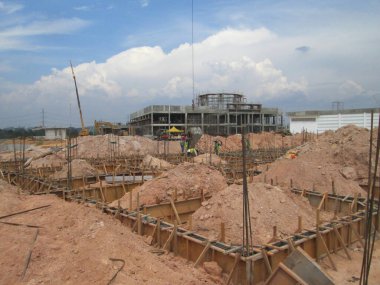 Malacca, Malaysia-13 Haziran 2016: şantiye gündüz sırasında Malacca, Malaysia, sürüyor. Günlük aktivite devam ediyor. 