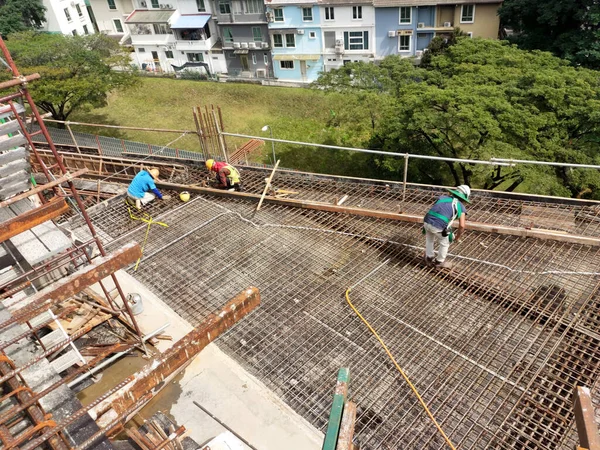 Melaka Malasia Julio 2022 Los Trabajadores Construcción Están Fabricando Barras — Foto de Stock