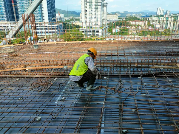 Melaka Malaysia Juni 2022 Bouwvakkers Werken Hoogte Dragen Veiligheidsuitrusting Hun — Stockfoto