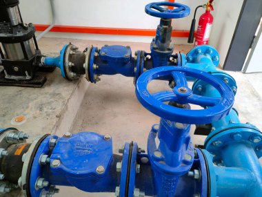 JOHOR, MALAYSIA - 1 AĞUSTOS 2022: boru vanası bir borudan geçen su veya sıvı miktarını kontrol etmek için kullanılır. Bu vana aynı zamanda boru bağlantıları için de kullanılır..