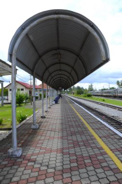 KELANTAN, MALAYSIA NOVEMBER, 2012: Tumpat Tren İstasyonu Tayland sınırından önce Malezya 'daki son tren istasyonudur. Bu istasyon 1900 'lerdeki İngiliz sömürge döneminden beri çalışıyor. 