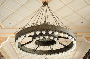 PUTRAJAYA, MALAYSIA - 09 Aralık 2013: Putra Camii Putrajaya Malezya. Putrajaya 'da inşa edilen ilk camiydi ve turistik ilgi odağı olmuştu.. 