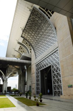 PUTRAJAYA, MALAYSIA - 09 Aralık 2013: Tuanku Mizan Zainal Abidin Camii Putrajaya, Malezya. Cami 2009 yılında tamamlandı. Çelik Cami olarak da bilinen cami.. 