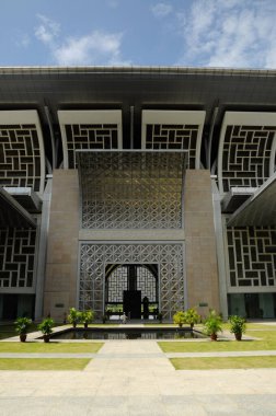 PUTRAJAYA, MALAYSIA - 09 Aralık 2013: Tuanku Mizan Zainal Abidin Camii Putrajaya, Malezya. Cami 2009 yılında tamamlandı. Çelik Cami olarak da bilinen cami.. 