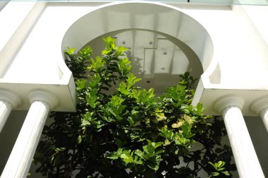 KUALA LUMPUR, Malezya - Aralık 2013: Kuala Lumpur, Malezya 'daki Al Bukhary Camii. 2006 'da tamamlandı. Caminin kapasitesi 2700 kişi..