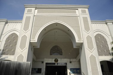 KUALA LUMPUR, Malezya - Aralık 2013: Kuala Lumpur, Malezya 'daki Al Bukhary Camii. 2006 'da tamamlandı. Caminin kapasitesi 2700 kişi..