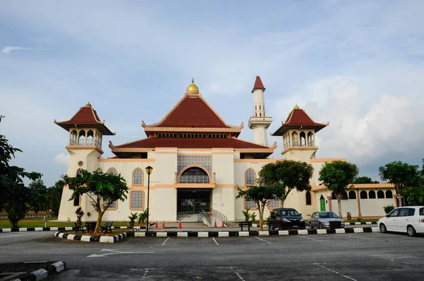 Malacca マレーシア 2013年12月25日 マレーシアのマラッカ ジャシンにあるAl Gaffar Mosque モスクは丘の上に建てられ 最大のモスクであるヤシン地区 — ストック写真