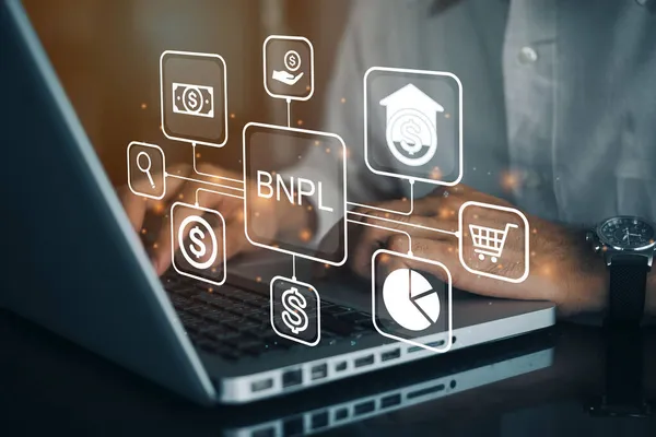 BNPL Buy şimdi daha sonra online alışveriş kavramını ödeyecek. İş adamları online alışveriş ikonları teknolojisiyle bilgisayarı BNPL 'e kullanıyor.