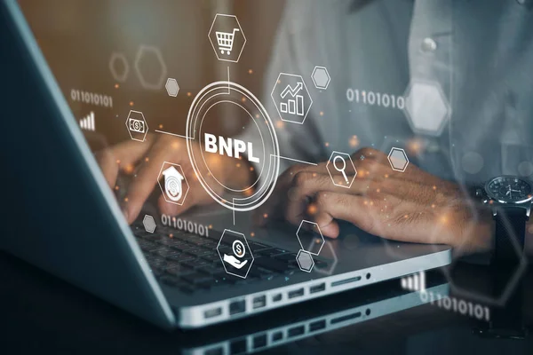 BNPL Buy şimdi daha sonra online alışveriş kavramını ödeyecek. İş adamları online alışveriş ikonları teknolojisiyle bilgisayarı BNPL 'e kullanıyor