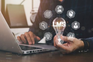Yatay pankart elinde ampul, LMS - Ders ve çevrimiçi eğitim için öğrenim sistemi web simgesi, kurs, uygulama, çalışma, e-öğrenme, bilgi her yerde ve her zaman.