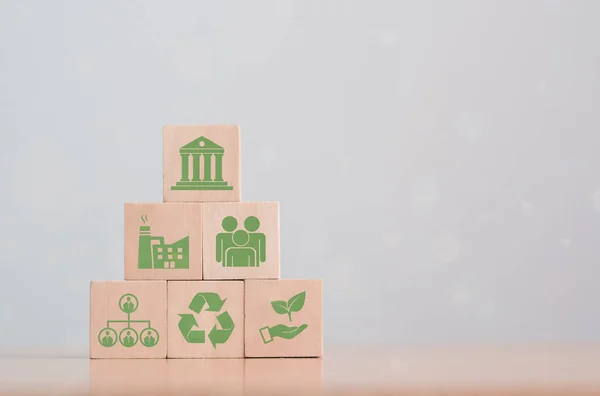 ESG çevre, sosyal ve yönetim kavramı. Sürdürülebilir ve etik bir iş. ESG güzel beyaz arka planda ESG simgesi ile çevrili. Boşluğu kopyala