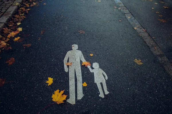 紅葉の遊歩道の標識. — ストック写真