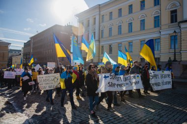 Ukrayna 'daki Rus savaşını protesto eden protestocular. Helsinki, Finlandiya, 5.03.2022