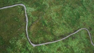 İskoçya 'daki West Highland Yolu' nun insansız hava aracı görüntüleri. Yüksek kalite 4k görüntü