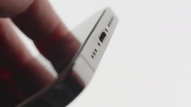 Şimşek USB kablosu cep telefonuna bağlanıyor. Yüksek kalite 4k görüntü