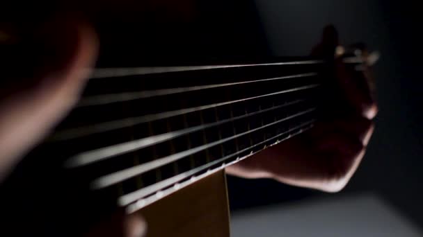 Macro Close Das Cordas Uma Guitarra Acústica Performance Palco Imagens — Vídeo de Stock