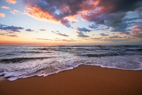 Прекрасний Хмарний Пейзаж Над Морем — стокове фото