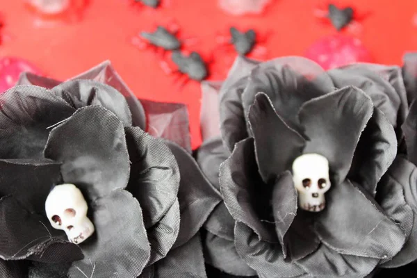 Composition Halloween Dia Muertos Crânes Glace Rouge Noir Entourés Insectes — Photo