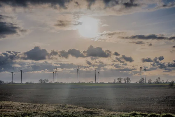 Elektrische Windkraftanlage Mit Blauem Himmel Und Turbogenerator — Stockfoto