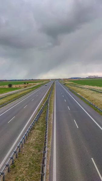 Elektrische Windkraftanlage Mit Blauem Himmel Und Turbogenerator — Stockfoto