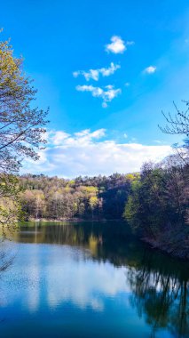 Polonya 'daki mükemmel Smaragdove Gölü