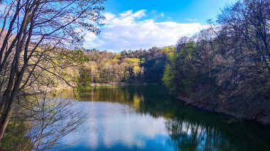 Polonya 'daki mükemmel Smaragdove Gölü