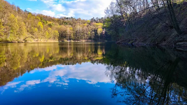 Polonya 'daki mükemmel Smaragdove Gölü