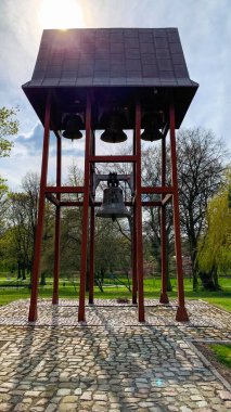 Şehir parkındaki eski Polonya katedrali.