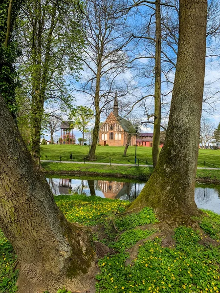 Oud Polen Kathedraal Gebouw Het Stadspark — Stockfoto