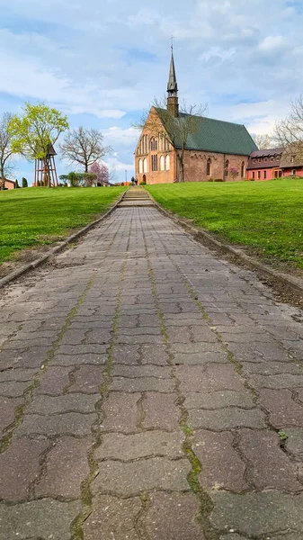 Old Poland Cathedral Building City Park — Fotografia de Stock