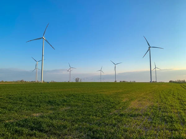 Eine Alternative Art Der Stromerzeugung Mit Einem Windkraftgenerator — Stockfoto