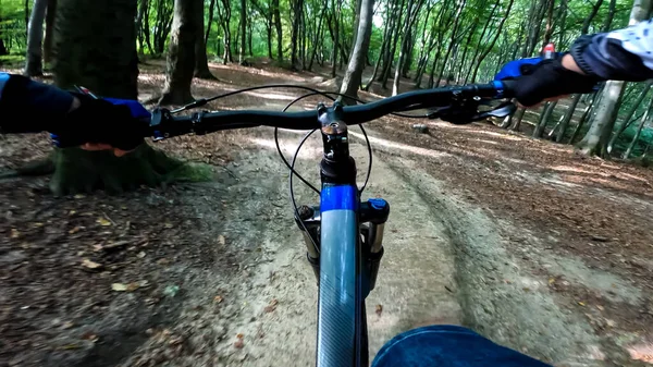 Ποδήλατο Enduro Στα Μονοπάτια Του Δάσους — Φωτογραφία Αρχείου