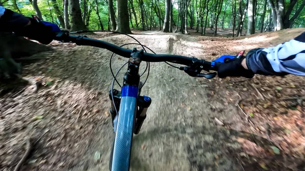 Paseo Bicicleta Enduro Por Los Senderos Del Bosque — Foto de Stock