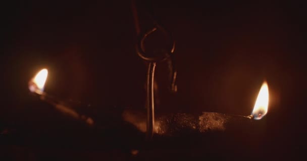 Noc Odkryty Antyk Płonący Rushlight — Wideo stockowe