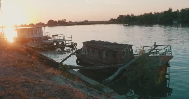 多瑙河河岸的日落时分 — 图库视频影像