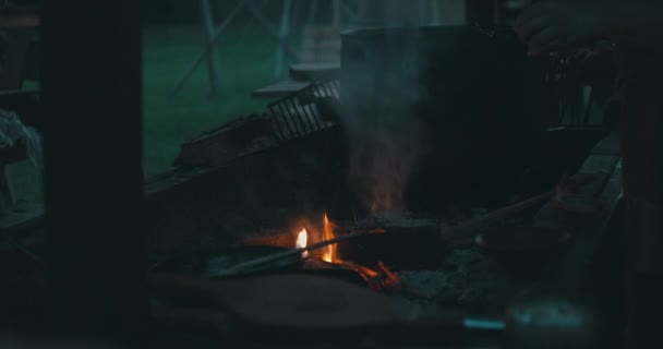Ночной Открытый Камин Приготовления Пищи — стоковое видео