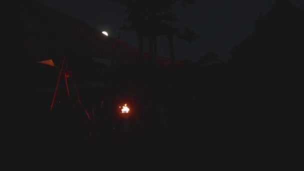 Antichi Tempi Tende Fuoco Campo Nella Notte Oscurità Esterna — Video Stock