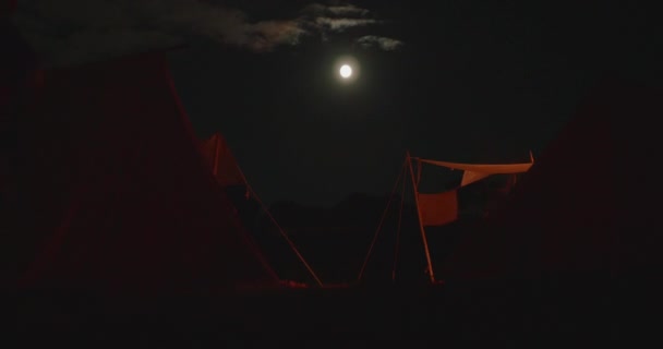 Nachtzicht Antieke Barbaarse Tenten Een Kamp — Stockvideo