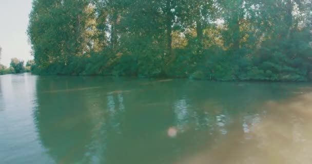 Crucero Por Los Canales Del Gran Río Danubio Europeo — Vídeos de Stock