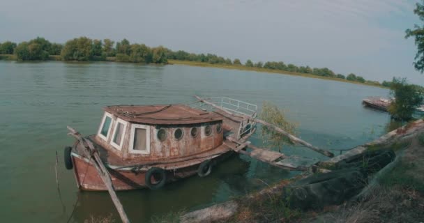 Wrakboot Aan Oever Van Donau Roemenië — Stockvideo