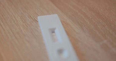 Yeni Coronavirus Hızlı Test Makinesi masada..