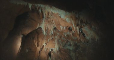 Mağaranın içinde güzel jeolojik oluşumlar.