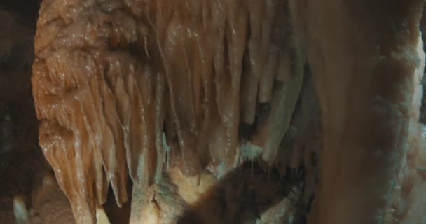 Mağaranın Içinde Jeolojik Oluşumlar — Stok video