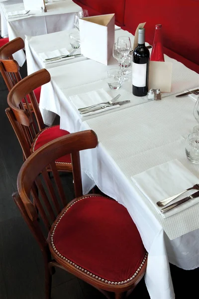 Red Velvet Chairs Table Set Vintage Restaurant — Stock Photo, Image