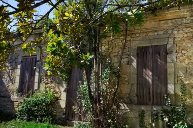 Bir Fransız köyünde eski püskü mimari